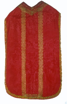 E_B0070A.jpg - Manifattura messinese, Pianeta, ricami con fili d'oro su damasco rosso, sec. XVIII.