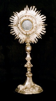 E_B0075A.jpg - Bottega palermitana, Ostensorio, argento lavorato a sbalzo con elementi dorati, 1722.