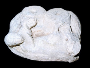 E_B0120A.jpg - Ambito messinese, Capitello, scultura in pietra, sec. XIII.