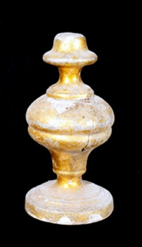 E_B0135A.jpg - Ambito messinese, Candeliere 2/2, legno dorato, sec. XVIII.