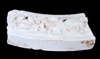 E_B0154A.jpg - Ambito messinese, Cornice (frammento), marmo bianco, sec. XVIII.