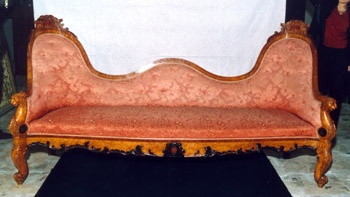 E_B0170A.jpg - Ambito messinese, Divano 2/2, legno intarsiato e velluto damascato rosa, sec. XIX.