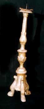 E_B0193a.jpg - Bottega siciliana, Candeliere 1/2, legno inciso e dorato, sec. XVIII.