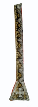 E_B0211a.jpg - Manifattura siciliana, Stola, ricami motivi vegetali con fili d'oro bianco e fili di seta, sec. XVIII.